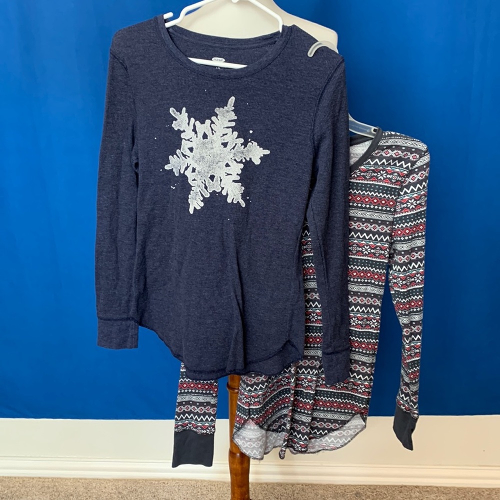 Two Old Navy L thermal T’s